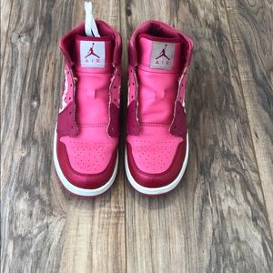 Air Jordan Mid Valentines Day Edition